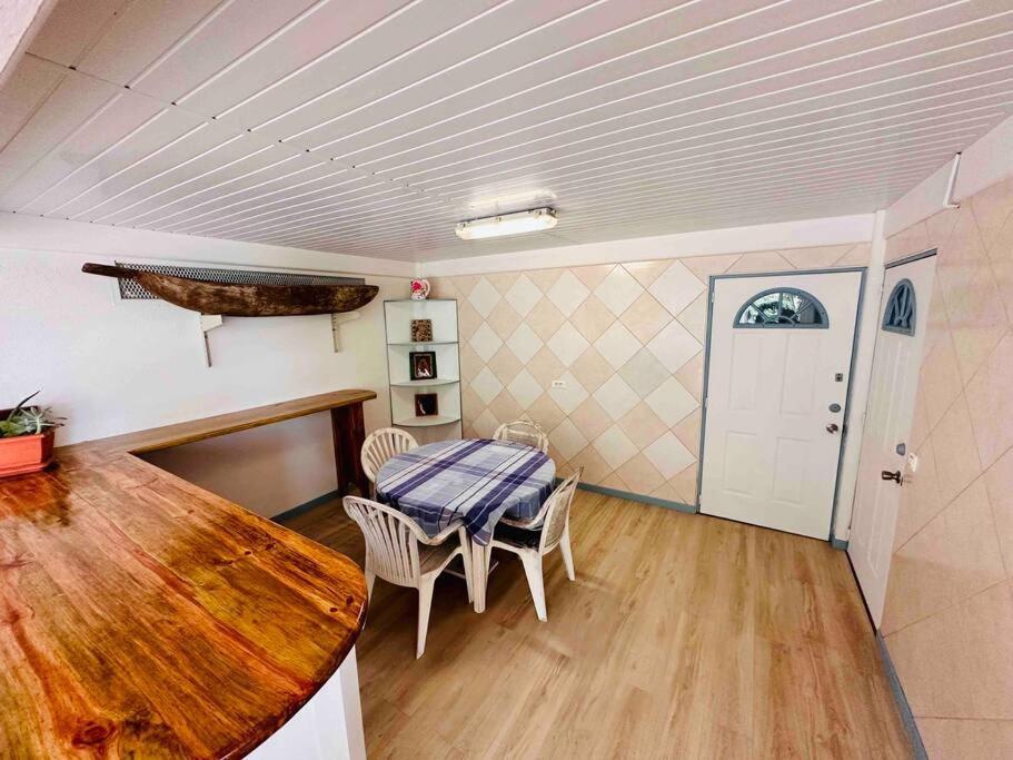 Meri Lodge Huahine Fare Eksteriør bilde