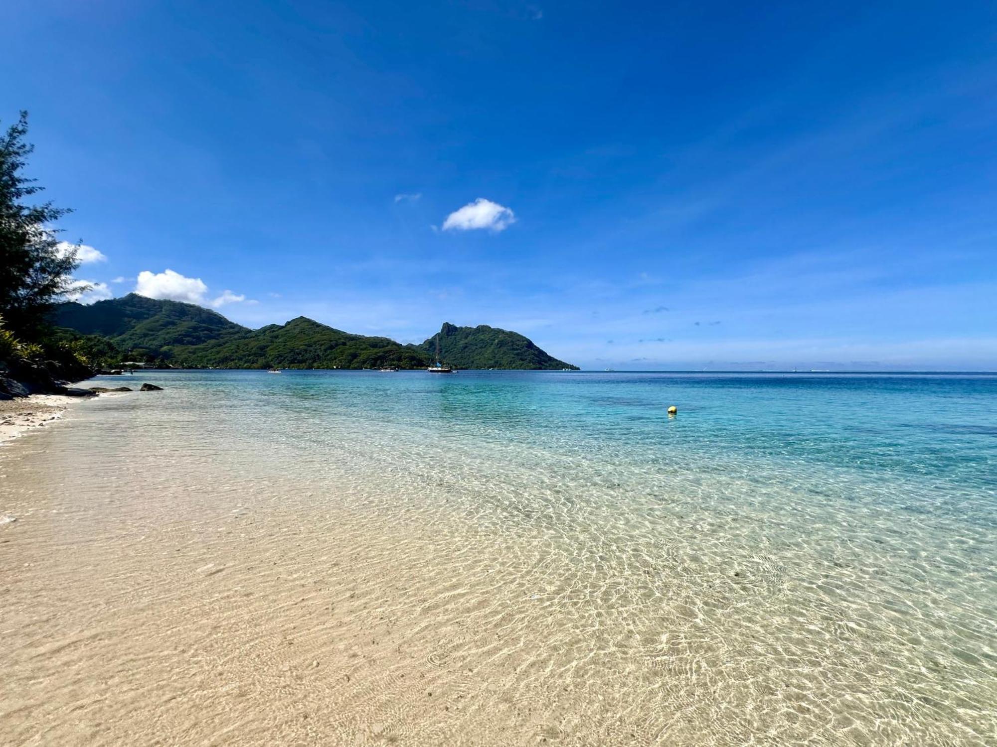 Meri Lodge Huahine Fare Eksteriør bilde